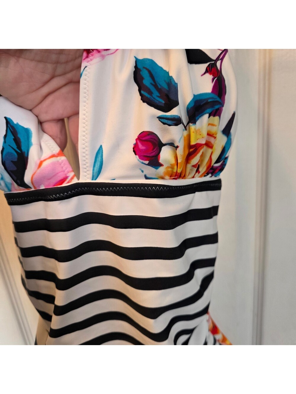 Cupshe Women's Floral Striped Halter One-Piece Swimsuit-XXL NWT - Picture 3 of 9